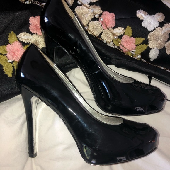 Black Jessica Simpson stiletto 4” heels size 10. - Picture 3 of 3